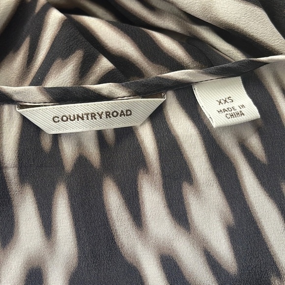 Country Road Animal Print Sleeveless Boho Silk Blouse l SIZE XXS - Picture 4 of 6